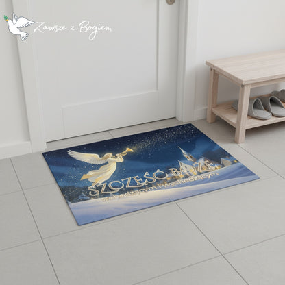 „Szczęść Boże wchodzącym i wychodzącym” – wycieraczka z aniołem nad zimowym miasteczkiem