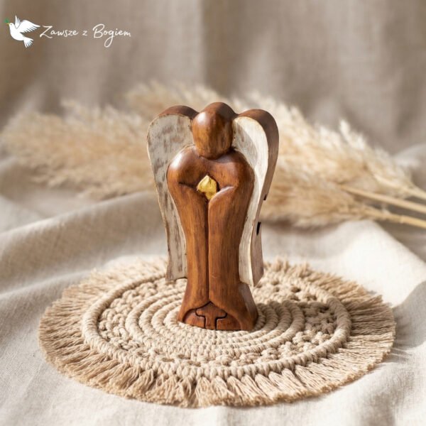 Anioł – Ręcznie Rzeźbiona Skrzyneczka (14 cm)